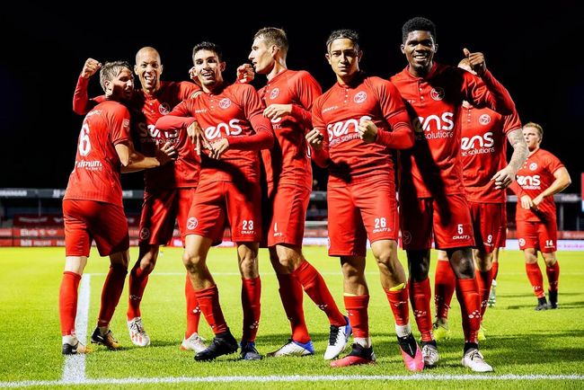 何在日益激 何在日益激