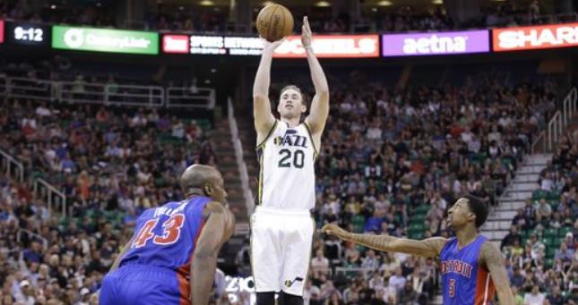 发布会上开 发布会上开